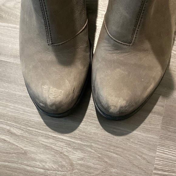 Vagabond Nubuck Grace Chelsea Boot in Grey and black - Picture 4 of 4